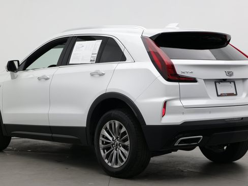 Used 2025 Cadillac XT4 Premium Luxury w/ Cold Weather Package FWD image 6