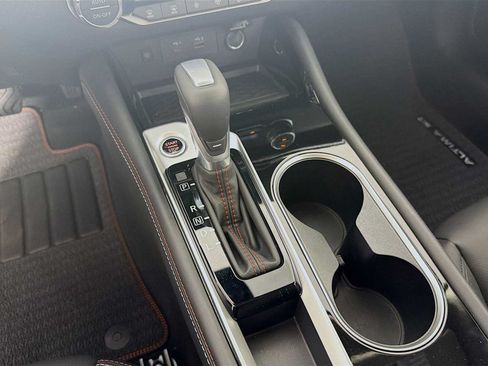 Used 2025 Nissan Altima 2.5 SR w/ SR Premium Package FWD image 14