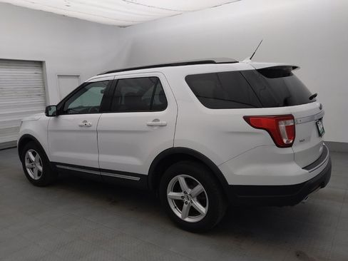 Used 2018 Ford Explorer XLT w/ Equipment Group 202A image 3