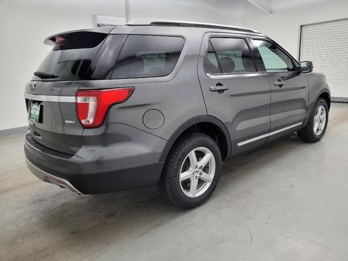 Used 2017 Ford Explorer XLT w/ Equipment Group 201A image 10
