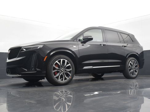 Used 2023 Cadillac XT6 Sport w/ Technology Package AWD/4WD image 15