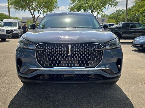 Used 2025 Lincoln Aviator Reserve AWD/4WD image 2
