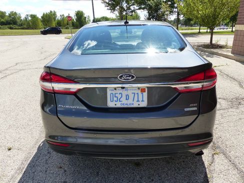 Used 2018 Ford Fusion SE w/ Fusion SE Technology Package FWD image 8