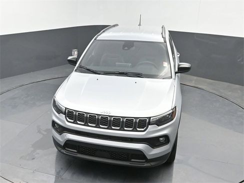 New 2026 Jeep Compass Latitude image 29