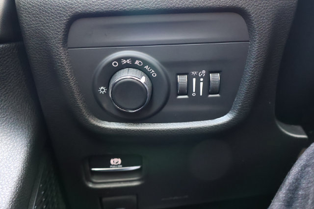 New 2026 Jeep Grand Cherokee Altitude RWD image 16