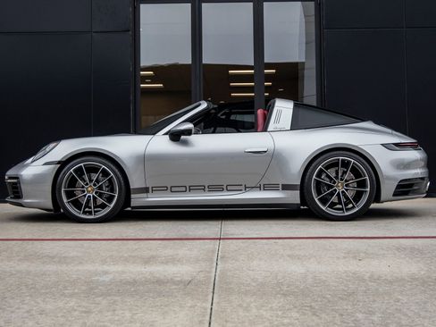 Certified 2022 Porsche 911 Targa 4 image 2