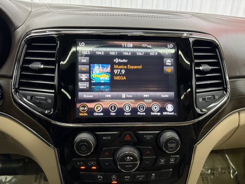 Used 2020 Jeep Grand Cherokee Overland AWD/4WD image 25