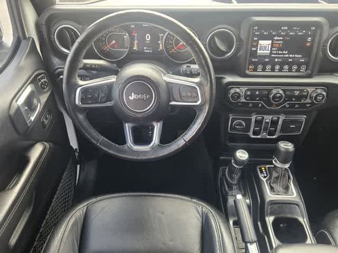 Used 2018 Jeep Wrangler Unlimited Sahara AWD/4WD image 14