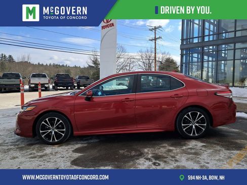 Used 2019 Toyota Camry SE image 2