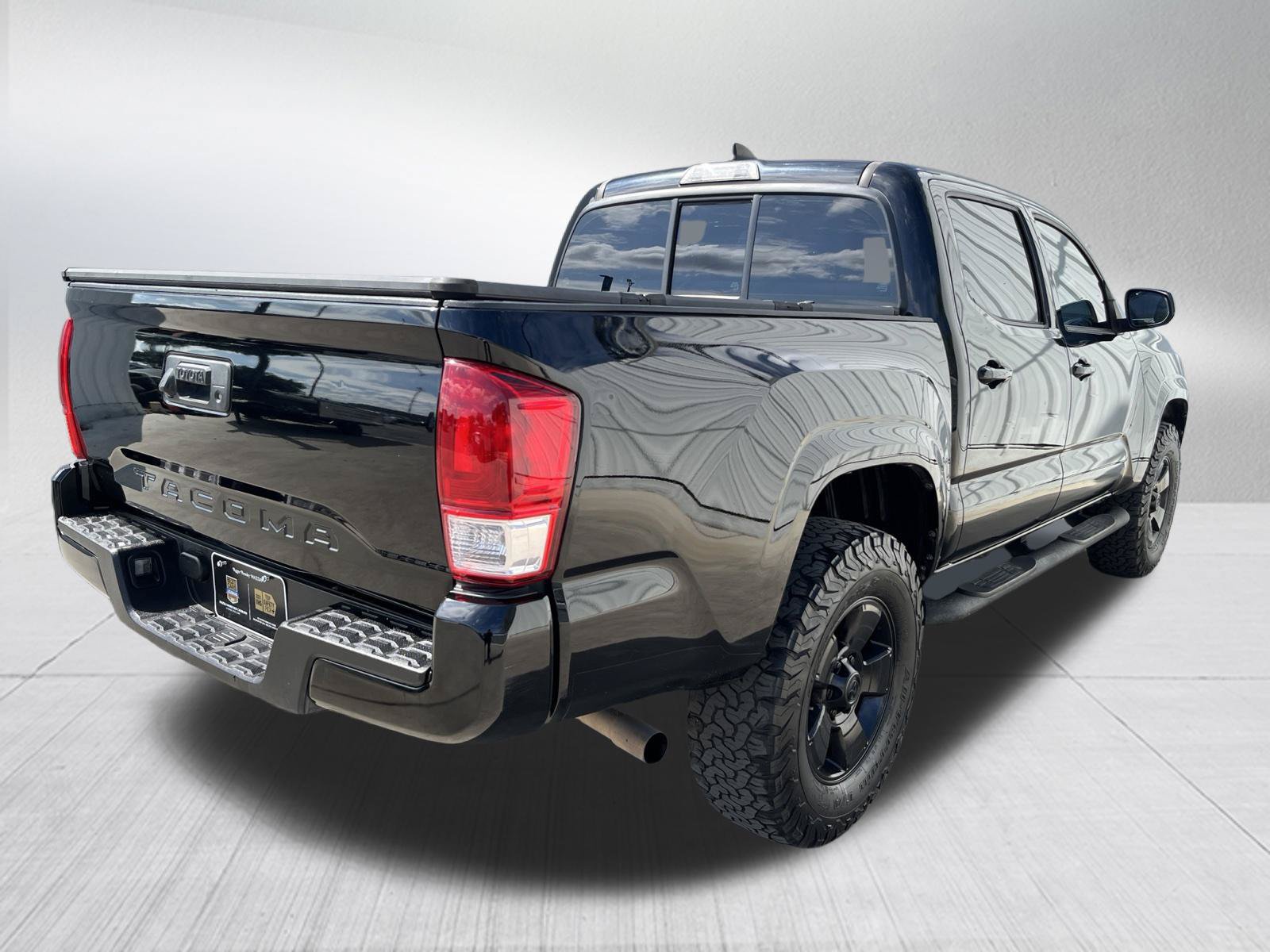 Used 2017 Toyota Tacoma SR w/ SR Convenience Package RWD image 9