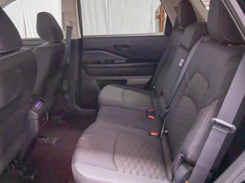 Used 2024 Nissan Pathfinder SV AWD/4WD image 12
