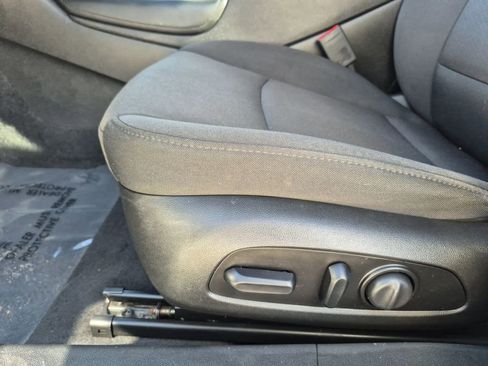 Used 2018 Chevrolet Malibu LT image 12