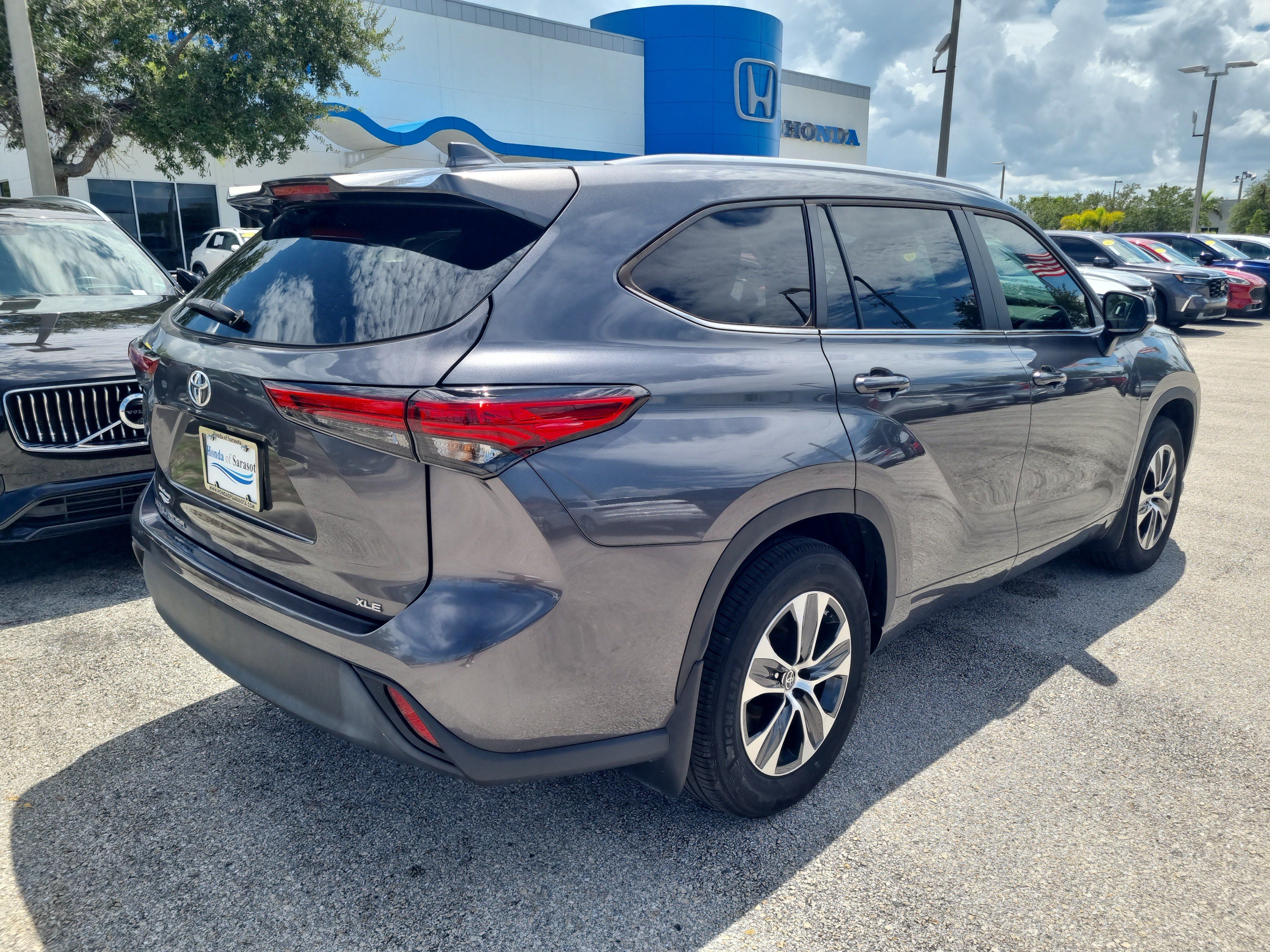 Used 2023 Toyota Highlander XLE FWD image 7
