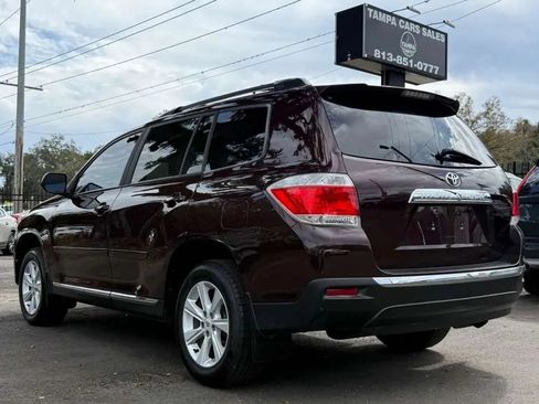 Used 2012 Toyota Highlander SE w/ Tow Pkg FWD image 4