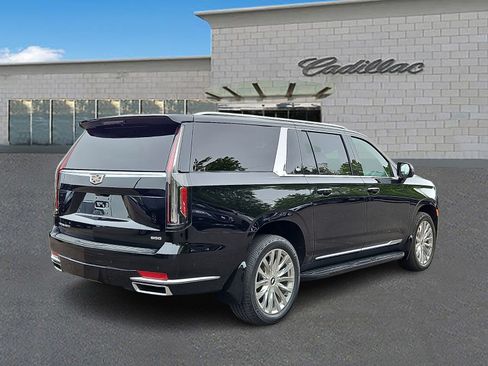 Used 2024 Cadillac Escalade ESV Premium Luxury AWD/4WD image 4