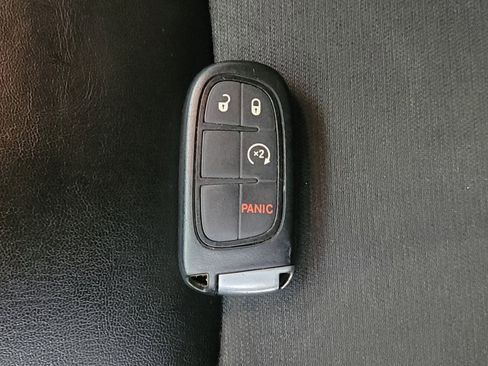 Used 2021 Jeep Cherokee Latitude Plus FWD image 32