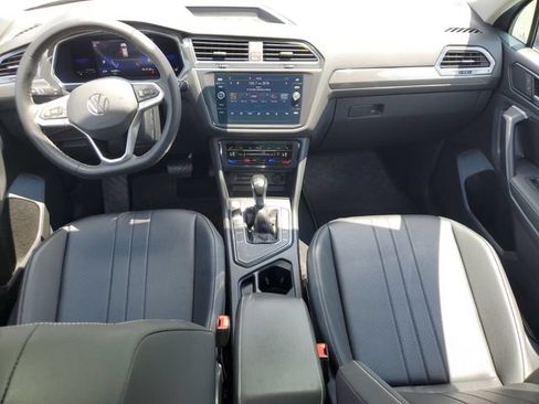 Used 2023 Volkswagen Tiguan SE w/ Panoramic Sunroof Package FWD image 15