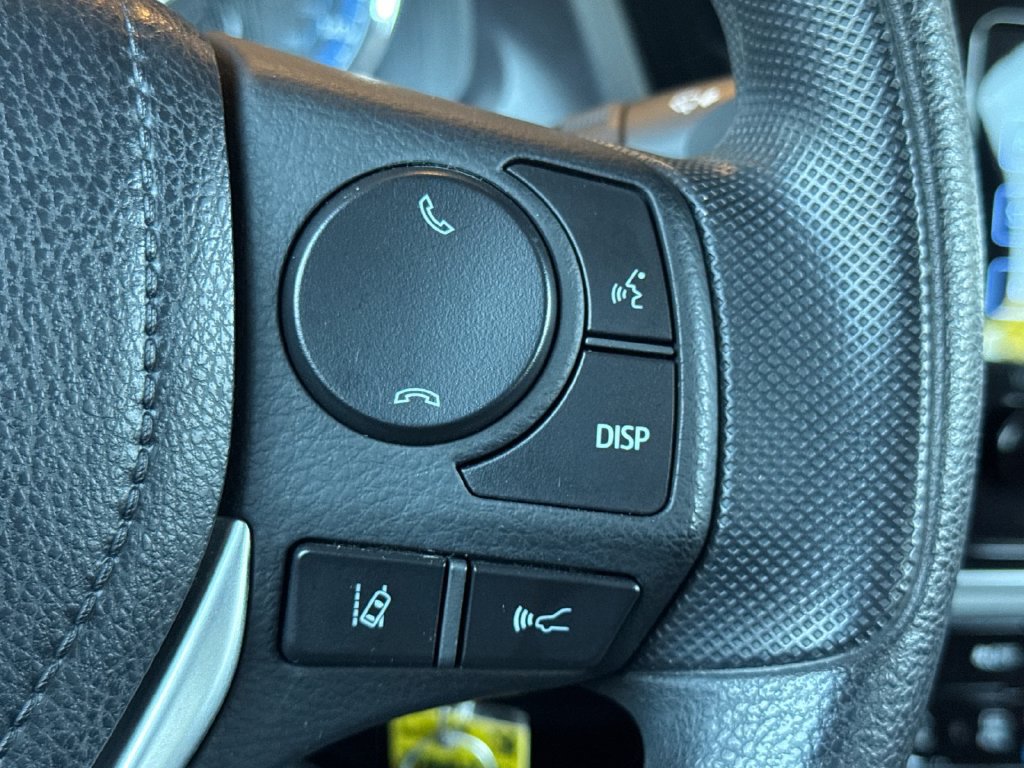 Used 2018 Toyota Corolla LE FWD image 28