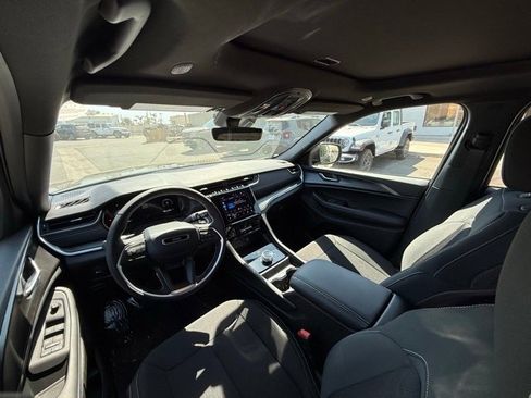 New 2025 Jeep Grand Cherokee Laredo X w/ Luxury Tech Group I image 20