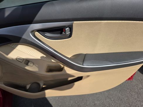 Used 2013 Hyundai Elantra GLS w/ Preferred Pkg FWD image 13