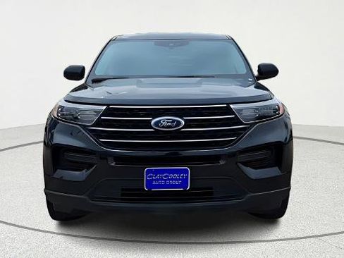 Certified 2024 Ford Explorer XLT image 3