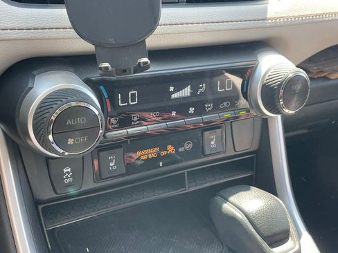 Used 2019 Toyota RAV4 XLE w/ Convenience Package image 8