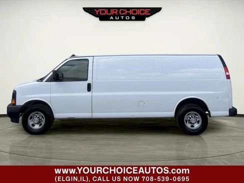 Used 2017 Chevrolet Express 2500 Extended RWD image 2