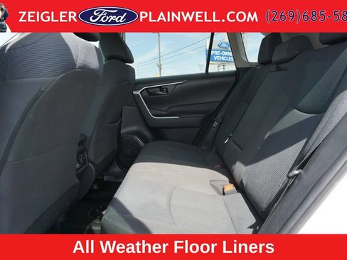 Used 2022 Toyota RAV4 LE FWD image 11