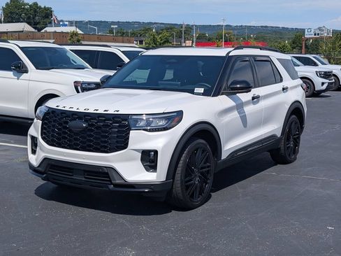 Used 2025 Ford Explorer ST-Line AWD/4WD image 3
