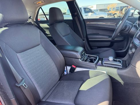 Used 2022 Chrysler 300 Touring image 30