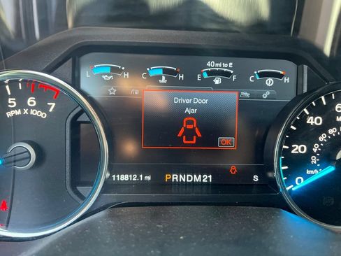 Used 2015 Ford F150 Platinum w/ Equipment Group 701A Luxury AWD/4WD image 5