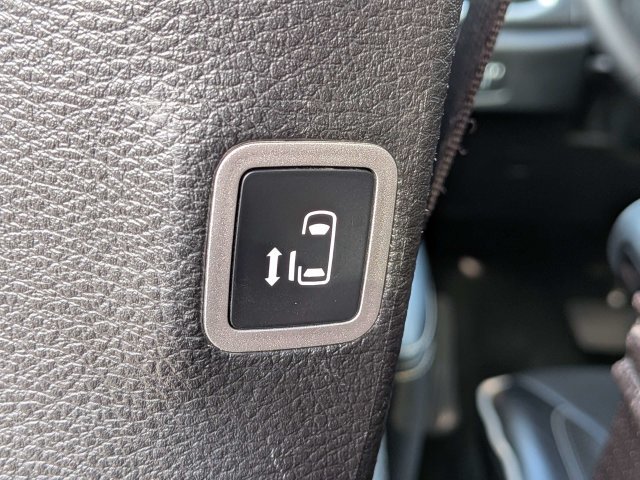 Used 2025 Chrysler Pacifica Limited FWD image 15