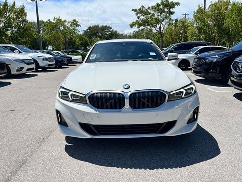 Used 2025 BMW 330i Sedan w/ M Sport Package RWD image 2