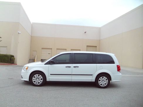 Used 2016 Dodge Grand Caravan American Value Package w/ UConnect Hands-Free Group FWD image 12