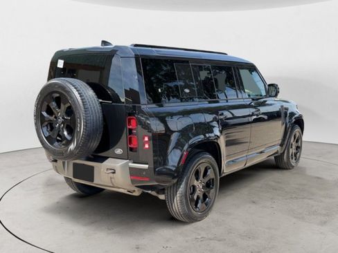 Used 2022 Land Rover Defender 110 X-Dynamic SE AWD/4WD image 4