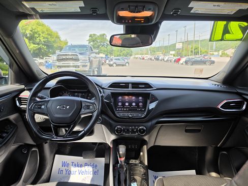 Used 2021 Chevrolet TrailBlazer RS w/ Sun and Liftgate Package AWD/4WD image 13