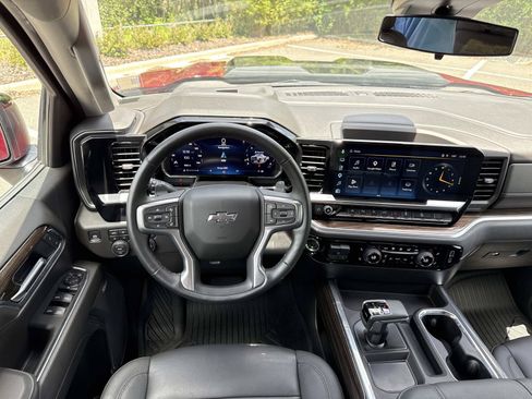 Used 2026 Chevrolet Silverado 1500 LT Trail Boss w/ LT Trail Boss Premium Package AWD/4WD image 13