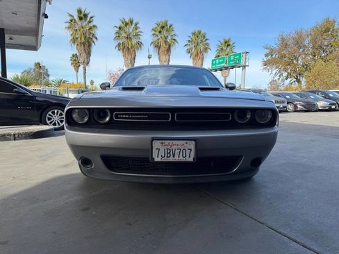 Used 2015 Dodge Challenger SXT w/ Driver Convenience Group image 4