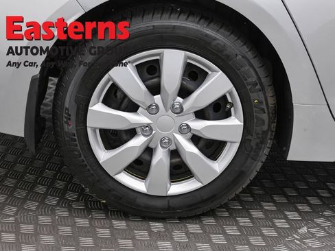 Used 2022 Toyota Corolla LE FWD image 29