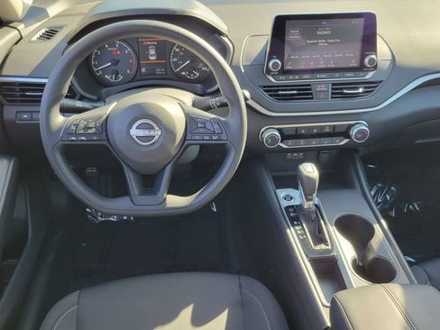 Used 2025 Nissan Altima 2.5 S FWD image 6