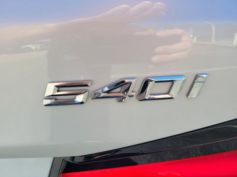 Used 2023 BMW 540i xDrive w/ Premium Package image 14