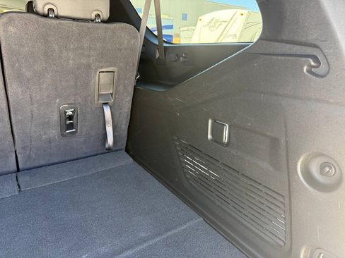 Used 2025 Chevrolet Suburban Z71 AWD/4WD image 30