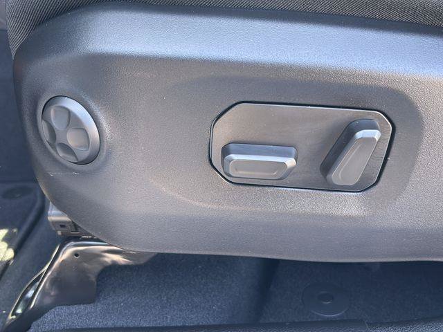 Used 2025 Jeep Wrangler Unlimited Sahara AWD/4WD image 22