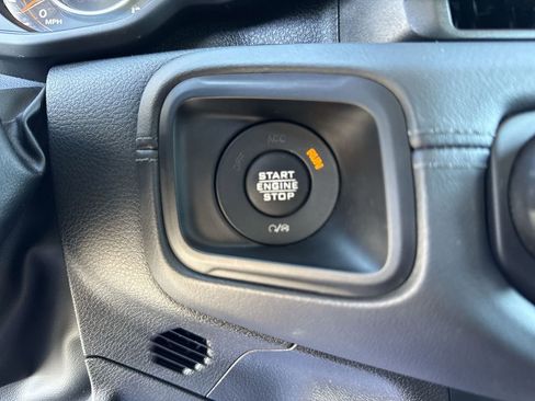 Used 2024 Jeep Wrangler Rubicon image 19