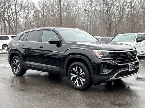 Certified 2025 Volkswagen Atlas Cross Sport SE image 2