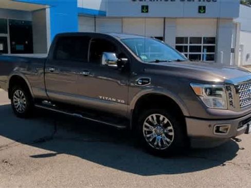 Used 2018 Nissan Titan Platinum Reserve w/ Platinum Utility Package image 2