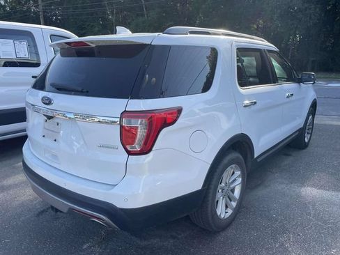 Used 2017 Ford Explorer XLT FWD image 7