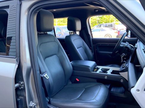 Used 2025 Land Rover Defender 110 X-Dynamic SE AWD/4WD image 17