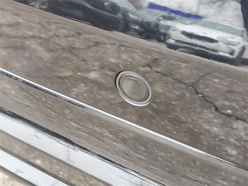 Certified 2025 Volvo XC60 B5 Plus image 9