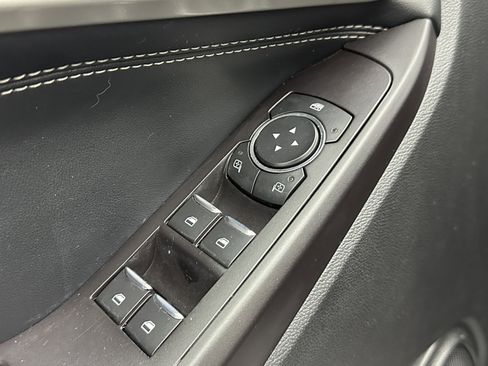 Used 2020 Ford Explorer XLT w/ Equipment Group 202A image 12